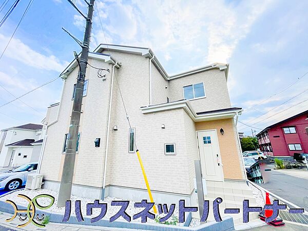 太陽に愛された邸は、陽当り・通風に優れた魅力的で快適さを追求した新築戸建でした。ここに住むからこそ意味がある。そんな特別感に浸りながら、毎日をお過ごしして欲しいです。
