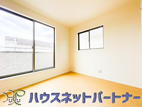 陽射しがぽかぽかと差し込むお部屋は湿気やカビの心配も減るので快適に過ごせます。