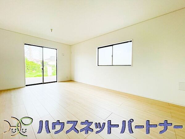 整然とした空間演出、快適な理想の暮らしの実現は家のみの拘りではなく、そこで暮らす方々にとって素敵な環境であることも挙げられると思います。四季折々の変化が奏でる鼓動を楽しんで下さい。