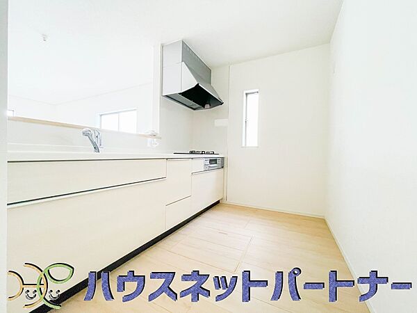 家族の様子を見ながらキッチンでお料理。一日の出来事を会話しながらの家事は嬉しいコミュニケーション。