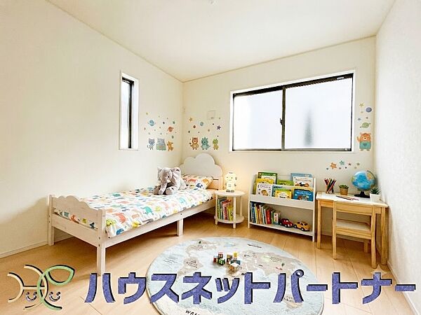 柔らかな光り差し込む家族に優しい洋室は子供部屋にぴったり。※画像はイメージ