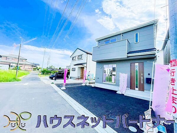 前面道路の日当たりの良い明るいお家。