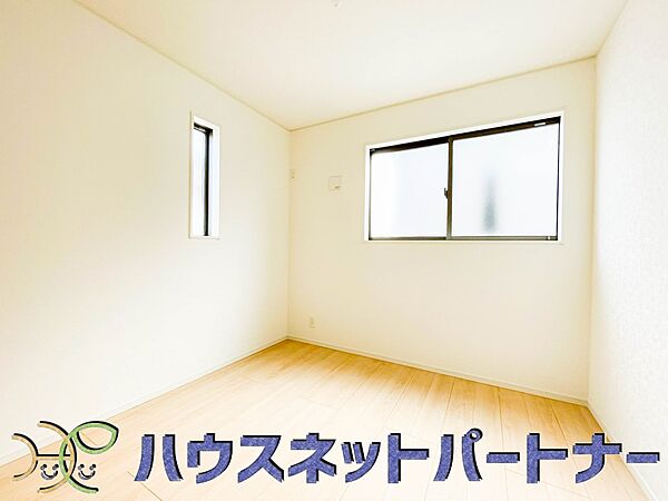 太陽の光がお部屋を照らしてくれます。こんな朝を迎えると今日一日を頑張ろうと思えてきますよね。