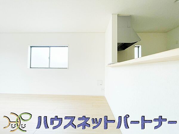 お料理できたらカウンターから手渡しができます。家族で会話をしながらお料理を楽しく。