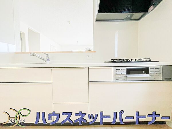 家族の様子を見ながらキッチンでお料理。一日の出来事を会話しながらの家事は嬉しいコミュニケーション。