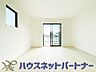 寝室：ベッドを置いて主寝室をイメージ。それでも広々してますね。