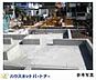 その他：基礎に「鉄筋入りコンクリートベタ基礎」を標準採用。ベース部分には13ｍｍ  の鉄筋を200ｍｍピッチで碁盤目状に配筋し、コンクリートを流し込んで造り  ます。ベタ基礎は地面全体を基礎で覆うため、建物の