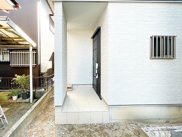 お客様も迎える玄関は高級感のある造りです。