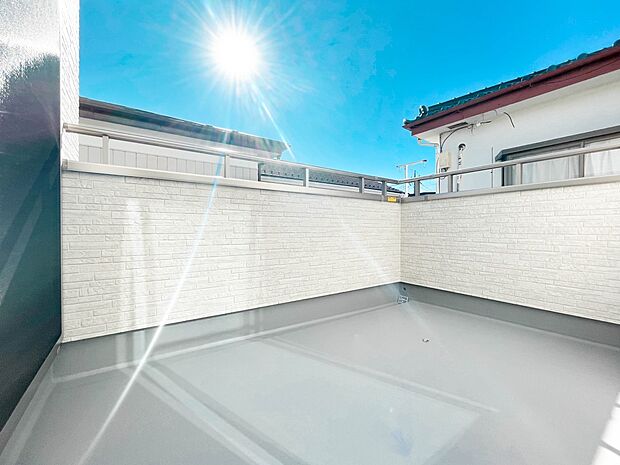 ワイドバルコニーはお洗濯だけではもったいない。季節のお野菜を育てるのもいいですね。