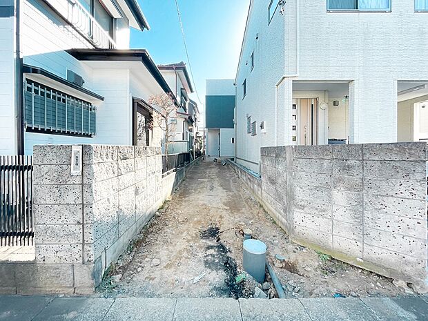 カースペース2台可。もう1台車が必要になった時や来客時にも安心。駐車場に2台以上の車が停められる一戸建ては、車好きのあなたにおすすめ。