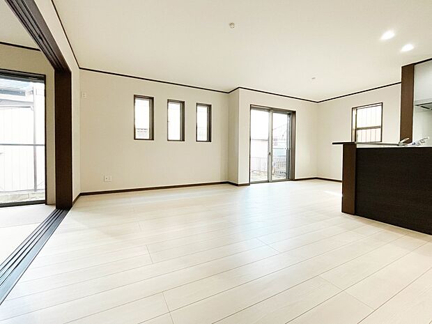 陽だまりのある光彩豊かなリビングは、何よりも快適で心休まる時間を過ごせます。