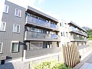 新取手駅より徒歩13分 築1年9ヶ月 3階建の賃貸物件