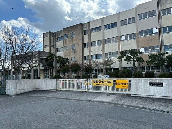 唐崎小学校 900m