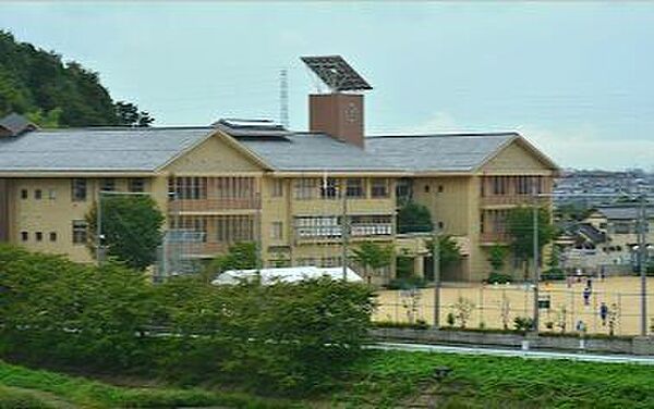 彦根市立旭森小学校 470m