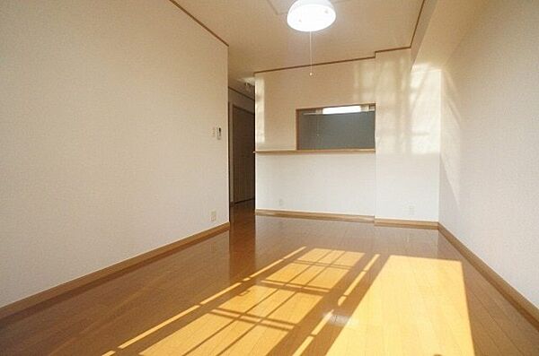 apartment 群馬県伊勢崎市連取町1510-1　T＆M　DE号