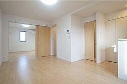 東武伊勢崎線 伊勢崎駅 バス16分 本関町下車 徒歩13分の賃貸アパート 2階1LDKのリビング/ダイニング