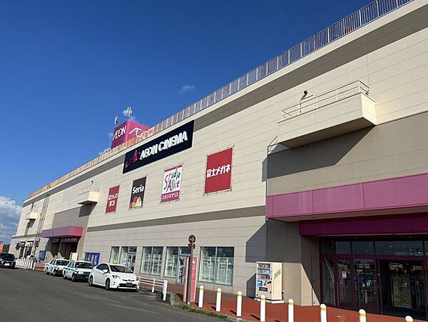 イオン江別店様まで約2700m（車7分）です。映画館が入っています。