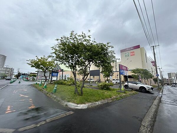 イオン札幌西町ショッピングセンターまで徒歩約14分。（約1070ｍ）