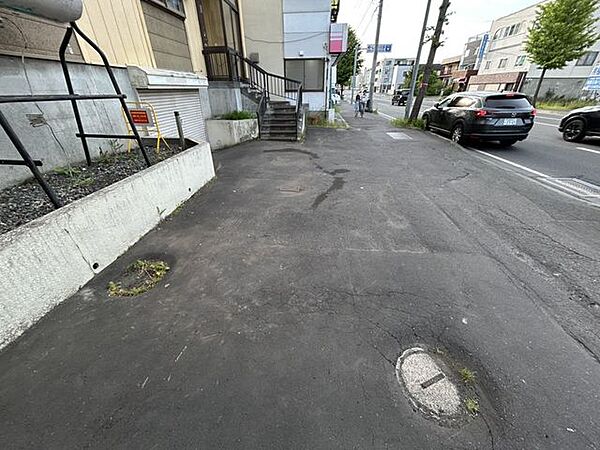 【現況　駐車場】