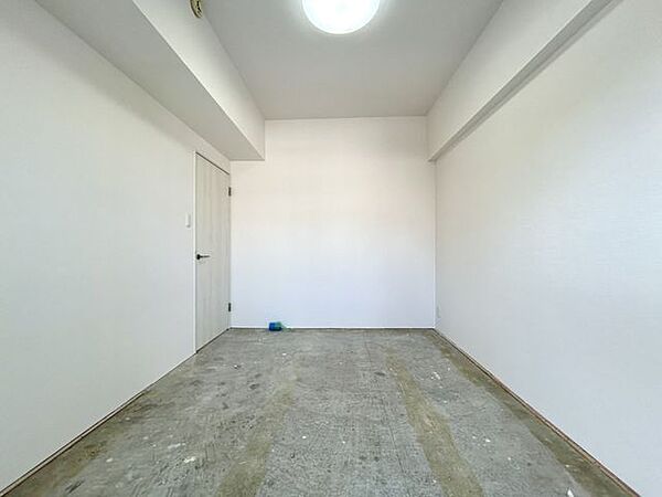 【リフォーム済　約5.8帖洋室】カーペットの色は指定色の中からお選びいただけます。