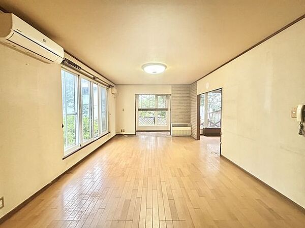 【リフォーム中　リビング】