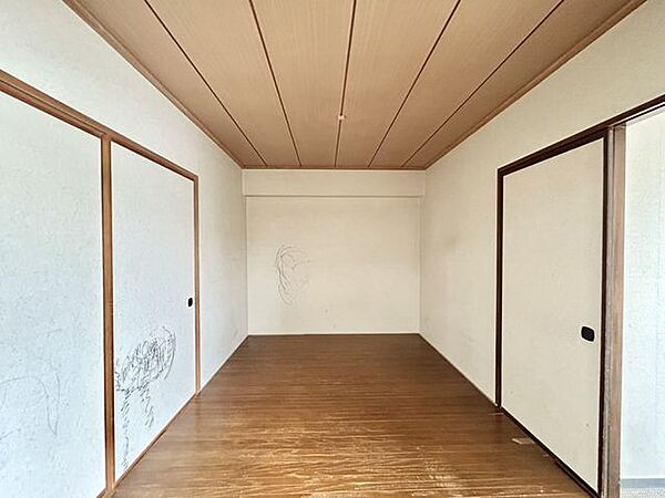 【リフォーム中】現在の和室は洋室へとリフォームいたします。その他照明の設置、クロスの張替、マンション用フロアの上張りを予定しております。