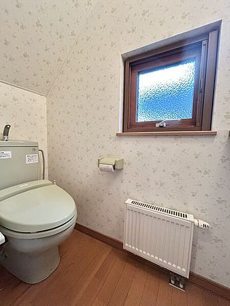 【現況】1階のトイレです。トイレは2階にもございます。