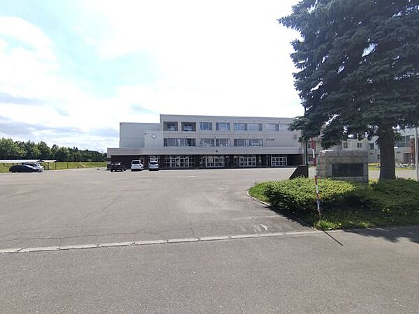 【中学校】中央中学校まで約550ｍと徒歩約7分です。