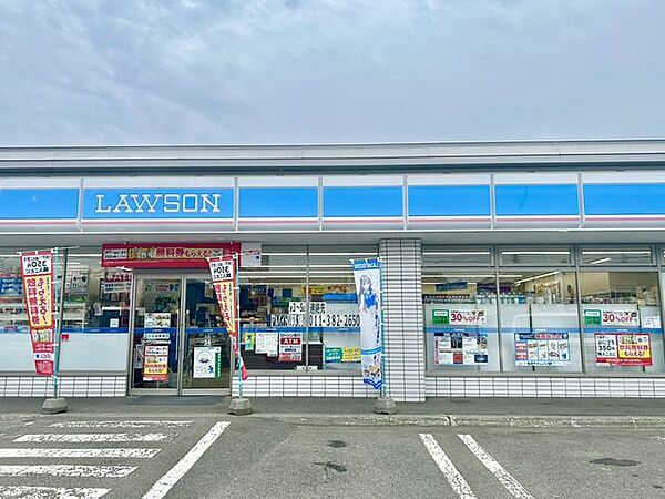 ローソン江別新栄台店 【コンビ二】ローソン江別新栄店まで約300ｍと徒歩約4分です。