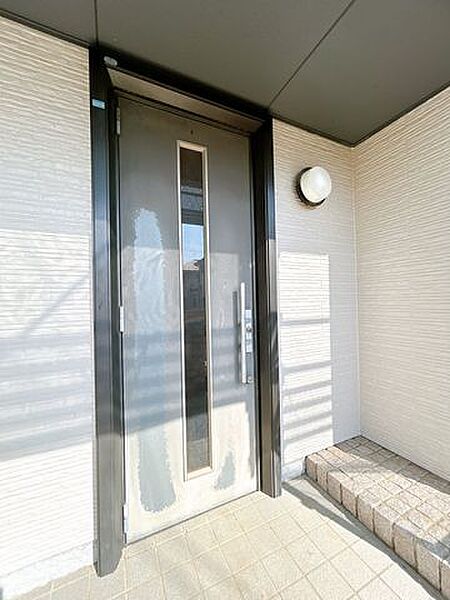 【内外装フルリフォーム中3/22更新】玄関ドアは、鍵の交換を行います。中古住宅だと鍵もそのままだと思われがちですが、交換してお引渡しとなりますので、安心して新生活を始められます。