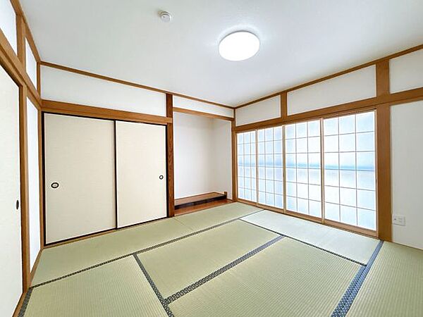 【リフォーム完成】1階和室。畳表替え、ふすま張替え、クロス張替えを行いました。1部屋和室があると、ごろんと横になりたいときに嬉しいですね。
