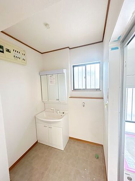 【リフォーム中8/9更新】洗面写真。三面鏡写真です。