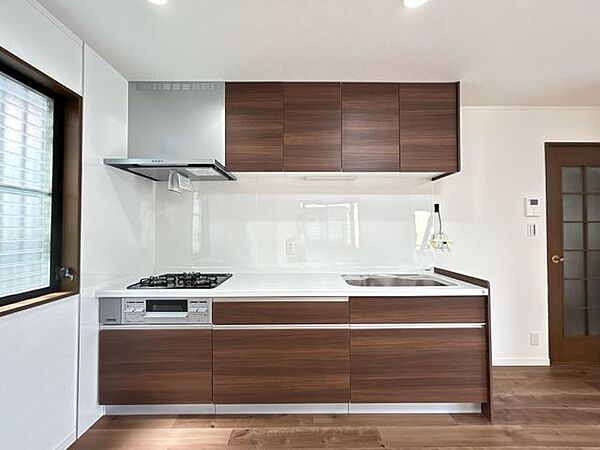 【リフォーム済】キッチン。新しいシステムキッチンに交換いたします。毎日キッチンに立つのが楽しくなりそうです。