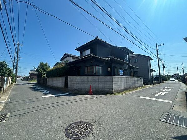 【外観】前所有者様にて外壁塗装済。引き締まった外観のお家です。濃いめの色味なので汚れも目立ちにくいですね。