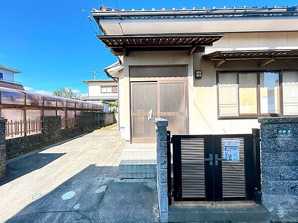 【駐車3台に拡張工事中】