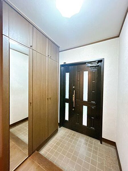【期間限定現況販売】玄関ホール。
