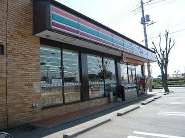 セブンイレブン守谷板戸井店 徒歩4分。 260m