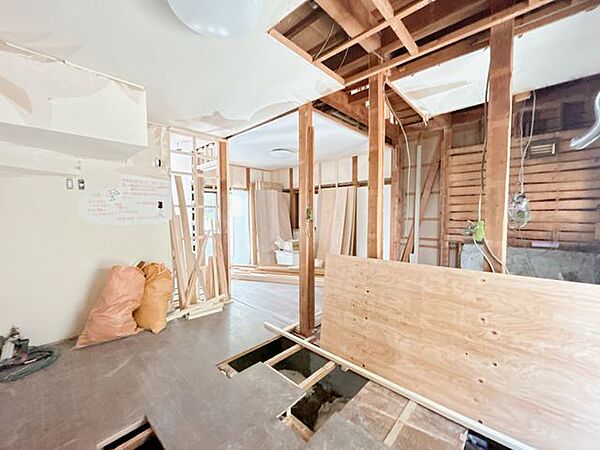 価格には消費税、リフォーム費用を含みます。リフォーム中でもご案内可能。内覧希望の方はお電話ください。