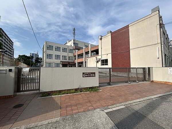 あいち小学校 【周辺】小学校　愛知小学校まで約500ｍ（徒歩9分）。お友達と歩いて通う小学校の思い出は、大人になっても忘れません。