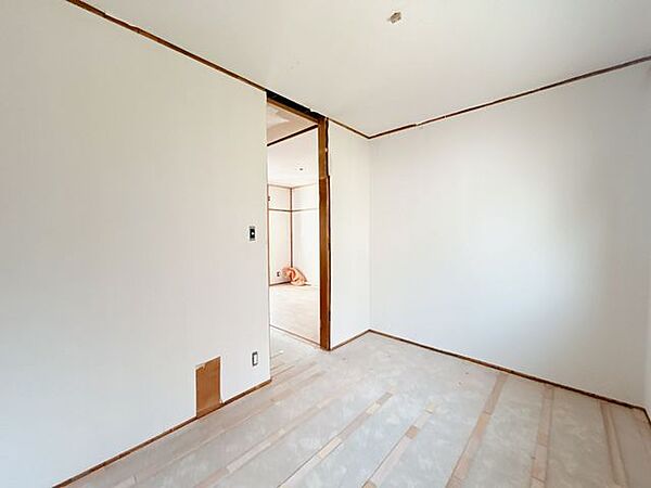 【リフォーム中】2階北側洋室　建具交換、クロス張替え予定。そろそろ1人部屋が欲しい、そんなご家族の願いも叶えてあげられそうですね。