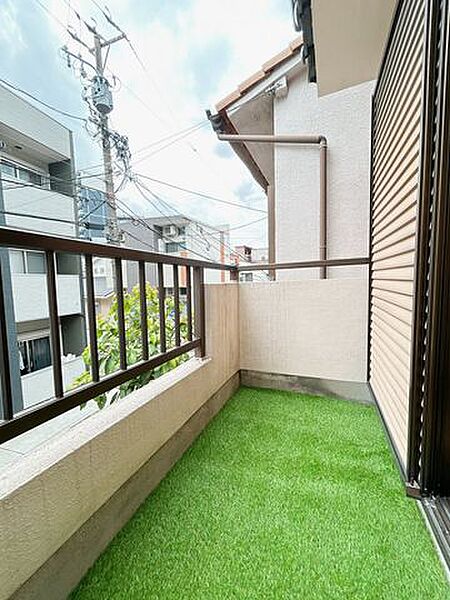 【リフォーム中】バルコニー　お天気のいい日は2階のバルコニーでお布団も干せます。お日さまの香りが疲れた体をあたたかく包み込みます。