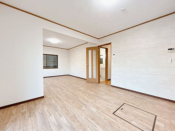 【リフォーム済】リビング　お部屋の模様替えも自由自在に楽しめる16帖のリビングです。