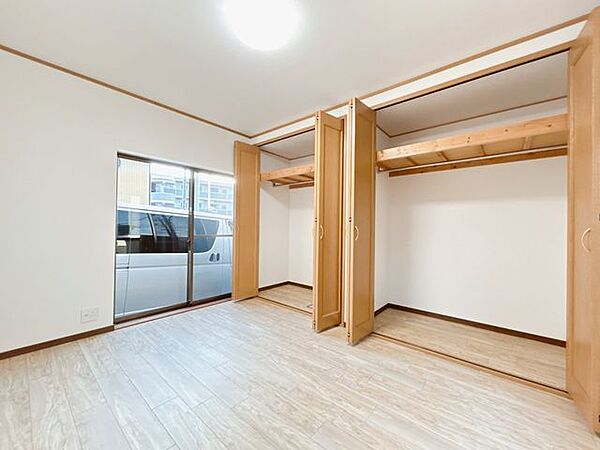 【リフォーム済】1階洋室　床とクロスを張り替え、和室を洋室に間取変更しました。お客様をお通ししたり宿泊部屋としても使用できます。