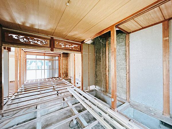 【リフォーム中】リビング　洋室に変更予定です。食器棚付きで、収納に困りません。