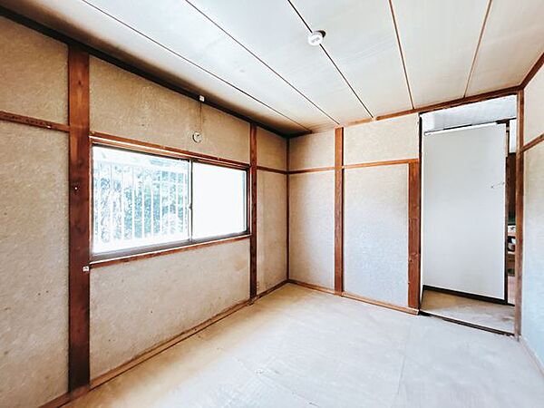 【リフォーム中】　洋室に変更予定です。2階東側和室　宿泊部屋としても使用できます。イ草の香りが心地いい室内ならゆっくりと休んでいただけます。