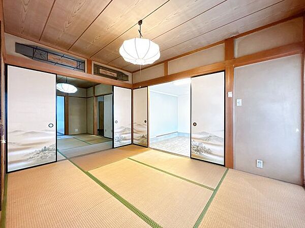 1階南側和室　明るい日が差し込む和室です。ご来客用としてもご利用いただけます。