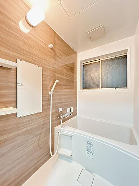 【リフォーム中】浴室　あたたかいお湯にじっくりつかることでその日の疲れはその日のうちに。気分で入浴剤を変えてみるのもいいリフレッシュになりそうですね。