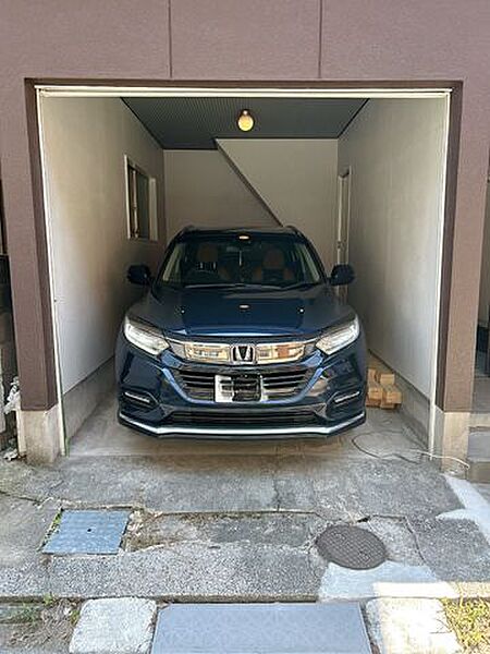【リフォーム済】駐車場　ガレージに1台駐車可能です。