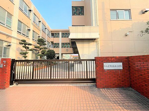 【周辺】高木小学校まで約900ｍ（徒歩約12分）毎日の通学にも程よい距離。友達と一緒ならあっという間に学校です。