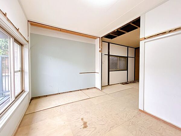 【リフォーム中】2階6.75帖洋室　クロス張替予定。帰ってきたらホッとできるプライベート空間の確保で心地よい住まいづくりを。